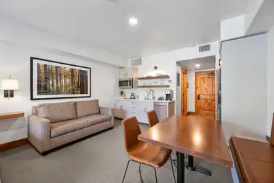 Image de Peacefull Studio With Fireplace and Jet Tub