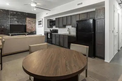 Image de Landing | Spectacular 2bd, Courtyard, Gym