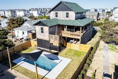 Image de New w/ Swimming Pool & Hot tub in Nags Head! Walk to Beach, Central Location!