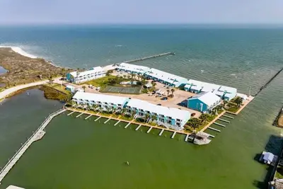 Image de Bayfront Condomiinium 210