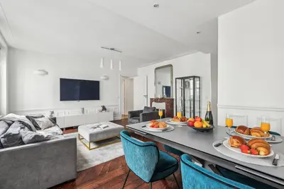 Image de Spacieux Appartement 4t près des Champs-Élysées : Vivez l'Élégance Parisienne