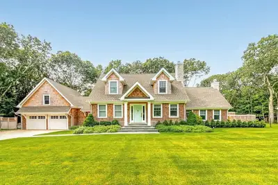 Image de Gorgeous Brand-New 5 Br 5ba Home in East Hampton w/ Pool, 2 weeks in July
