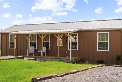 Image de Lodge 110 at Eden Reserve—Safari Cabin Near Ark
