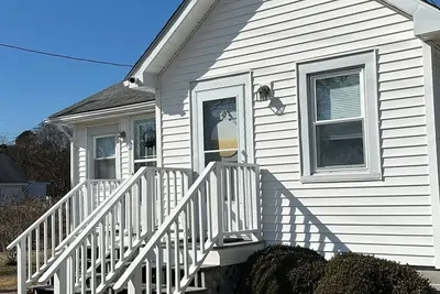 Image de Waterfowl Watch Cottage - Chincoteague Island Quiet area, 2 night stays, bikes