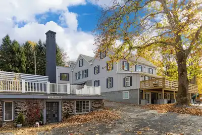 Image de Historic Estate on a Serene Pond, Complete with Sauna, Jacuzzi, and Playground