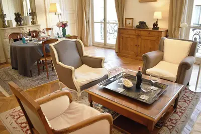 Image de 2 bedroom Parisian Luxury next to Champs-Elysées