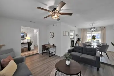 Image de Modern 3br Home | Game Room, Arcades & Huge Patio for Family Fun