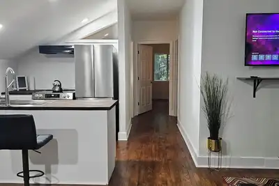 Image de Cozy 2 Bedroom 2 Bath Guest House on the Lake - Bbq in the Park-Like Setting