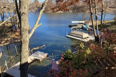 Image de Private lakefront home with endless views