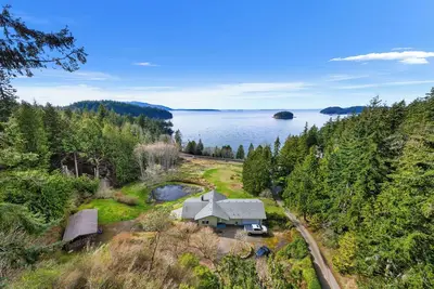 Image de Chuckanut Retro Retreat - Island View