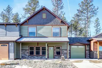 Image de \"Roosevelt’s Retreat: A Rough Rider’s Haven! \" Near Mt. Rushmore - This two-bedroom condo is your perfect home base for adventure and relaxation. Just minutes from Mount Rushmore, Crazy Horse Memorial, Custer State Park, Sturgis, and the Badlands.