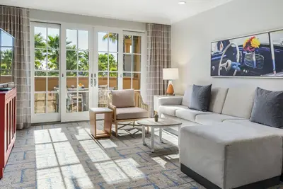 Image de 𝐅𝐢𝐧𝐝𝐢𝐧𝐠 𝐌𝐞𝐢𝐥𝐢-Waterside Newport Coast Resort + Amenities. 2br Condo