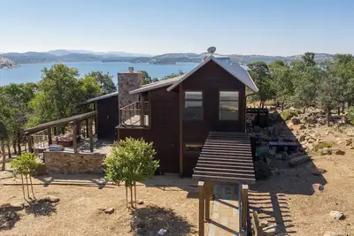 Image de Luxurious Lakeside Estate with Expansive Views and Privacy on over 50 Acres!