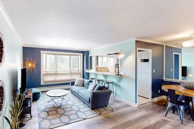 Image de Dog-friendly, 13th-floor Pike/Pine condo with city views - walk everywhere