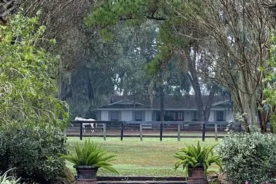 Image de Wec/Ocala, Fl  Private Farmhouse and barns on 13 acres with Arena