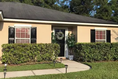 Image de Home Away from Home Suburban Living minutes away Jacksonville Baldwin Rail Trail