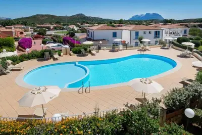 Appartement 'Lazulite - Sardinia Vacation' avec piscine partagée, Wi-Fi et climatisation