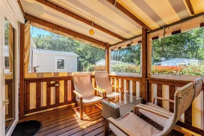 Image de Mobile Home 'Mobilhome 282 Grand Confort' avec terrasse privée, jardin privé et climatisation