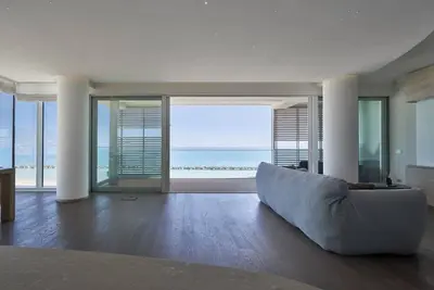 [Luxury Seafront] Private Garage and Beach Access