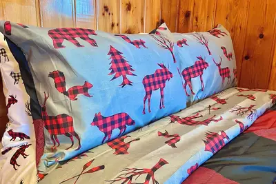 Image de Lake Escape Cottage on Pickerel Lake Can Sleep 6