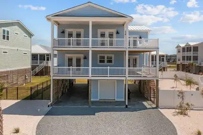 Image de 4br Luxury Home - Close to Beach Access & Dog Friendly!