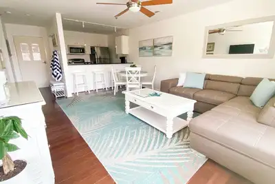 Image de Vacationing is easy in this newly refreshed beach condo!