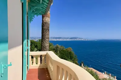 Image de Villa dans un emplacement privilégié avec vue