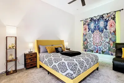 Image de Disney (5 min) Orlando Villa:  4 Bdr, 4. 5 Ba, Free parking, pool, gym, jacuzzi