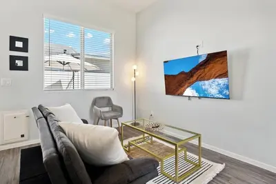 Image de Gleaming Contemporary Home in Canopy w/ Pool, Bbq