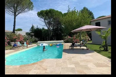 Image de Villa avec piscine, jardin proche gare tgv, apport, Aix en Provence et Marseille