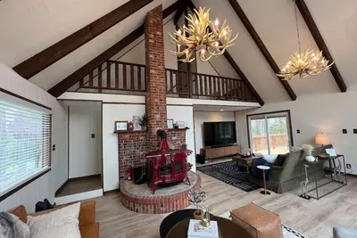 Image de New - Modern Mountain Retreat w/ Hot tub and view!