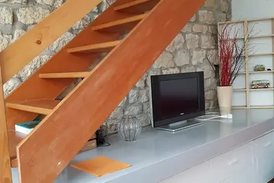 Image de Atelier D'artiste en Duplex sur Cour Classée Dans le 6ème Arrondissement