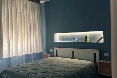 Image de Between sea and castle. Bright, beachfront apartment. Sleeps 4