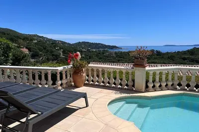 Image de Lou Chamanou - Maison vue mer, piscine. Cavalière