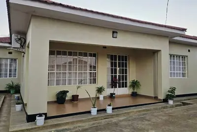 Image de The Cottage: Fully furnished modern apartment, restful 3 bedrooms