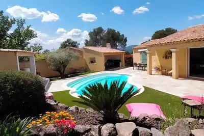 Image de Côte D'azur, Villa Avec Piscine, Proche de Hyères les Palmiers. 4 Chambres