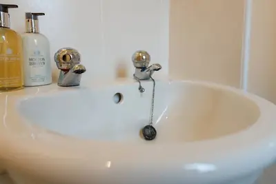Image de 3 bedroom Whiteside Apartment