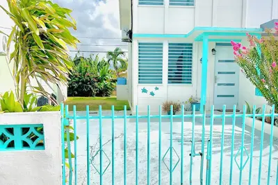 Image de Beach House With Ocean Views, Close to Beaches, and Isabela Square