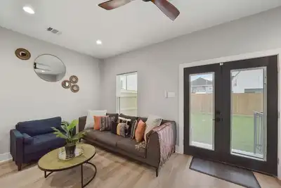 Image de Brand new nr Grb, medctrNRG Fast wifi Free parking