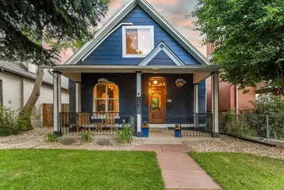 Image de Entire 3br House w/ hot tub, free parking, Rino/Dt