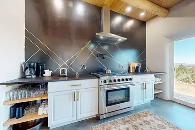 Image de Haven in Arroyo Hondo: Stylish 4-Bedroom Retreat with Stunning Views