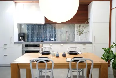 Image de Biking and hiking paradise! Bright and cheerful one bedroom cottage with patio.