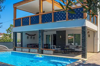 House with pool in Malinska