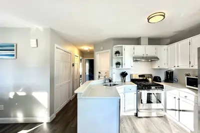 Image de Beachy Getaway Near Newport & Beaches