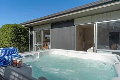Image de Base: 2 Extra: $30<br>30 Vaucluse Drive
