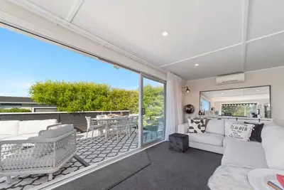 Image de Base: 4 Extra: $30<br>38a Noble Street