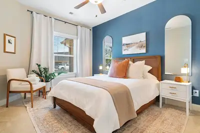 Image de Serene 3br. Quiet Neighborhood. 10 Min. from Campus. Sleeps 8