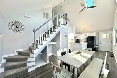 Image de Beachy Second Floor Apartment Near Newport