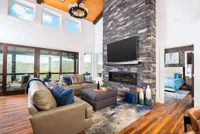 Image de One of A Kind Modern Luxury with Grandfather Mountain View - New Construction
