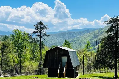 Stunning Views of the Great Smoky Mountains in New Barndominium!